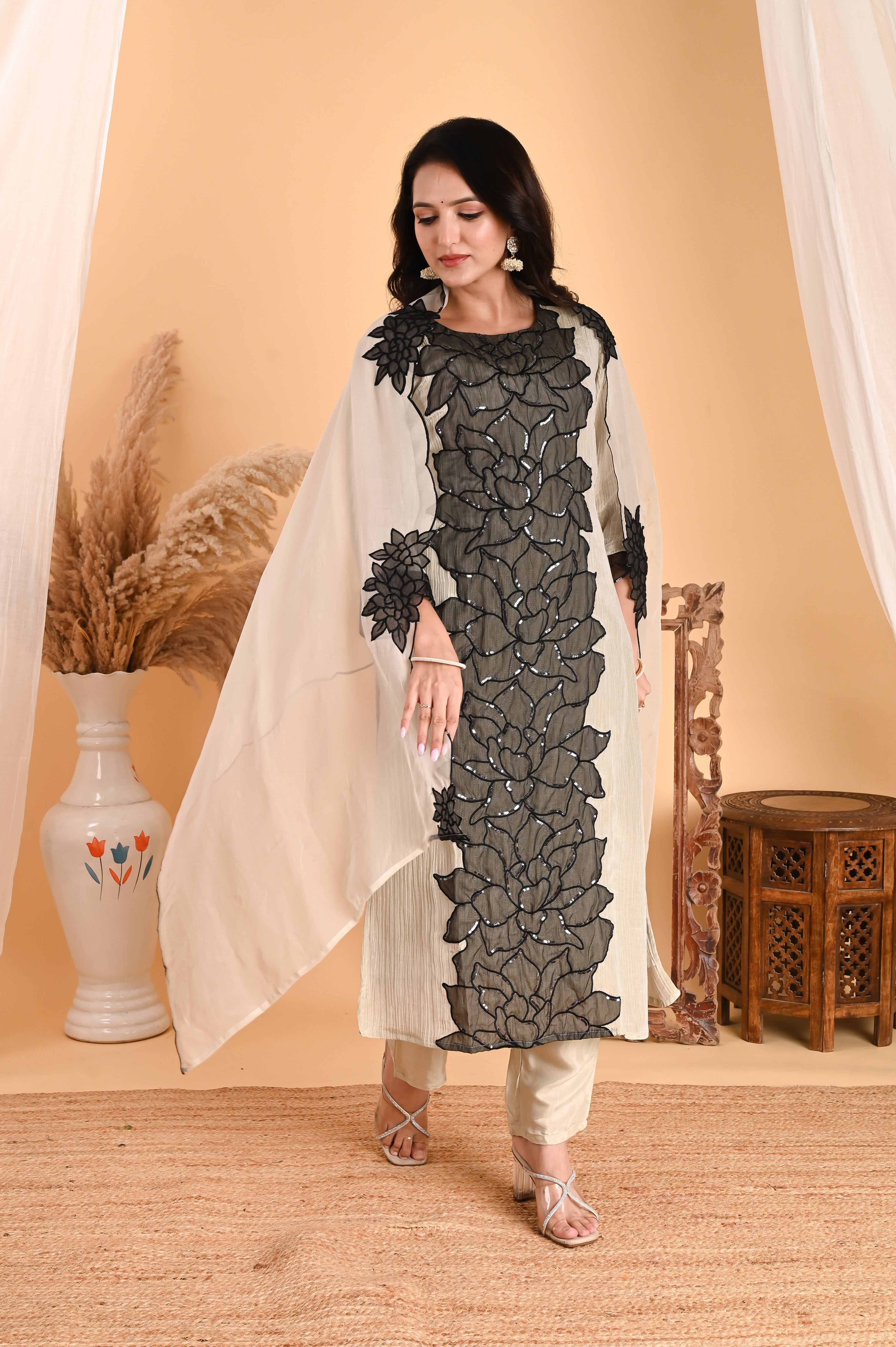 NR-112/ IVORY BEIGE FLORAL PANEL KURTA SET