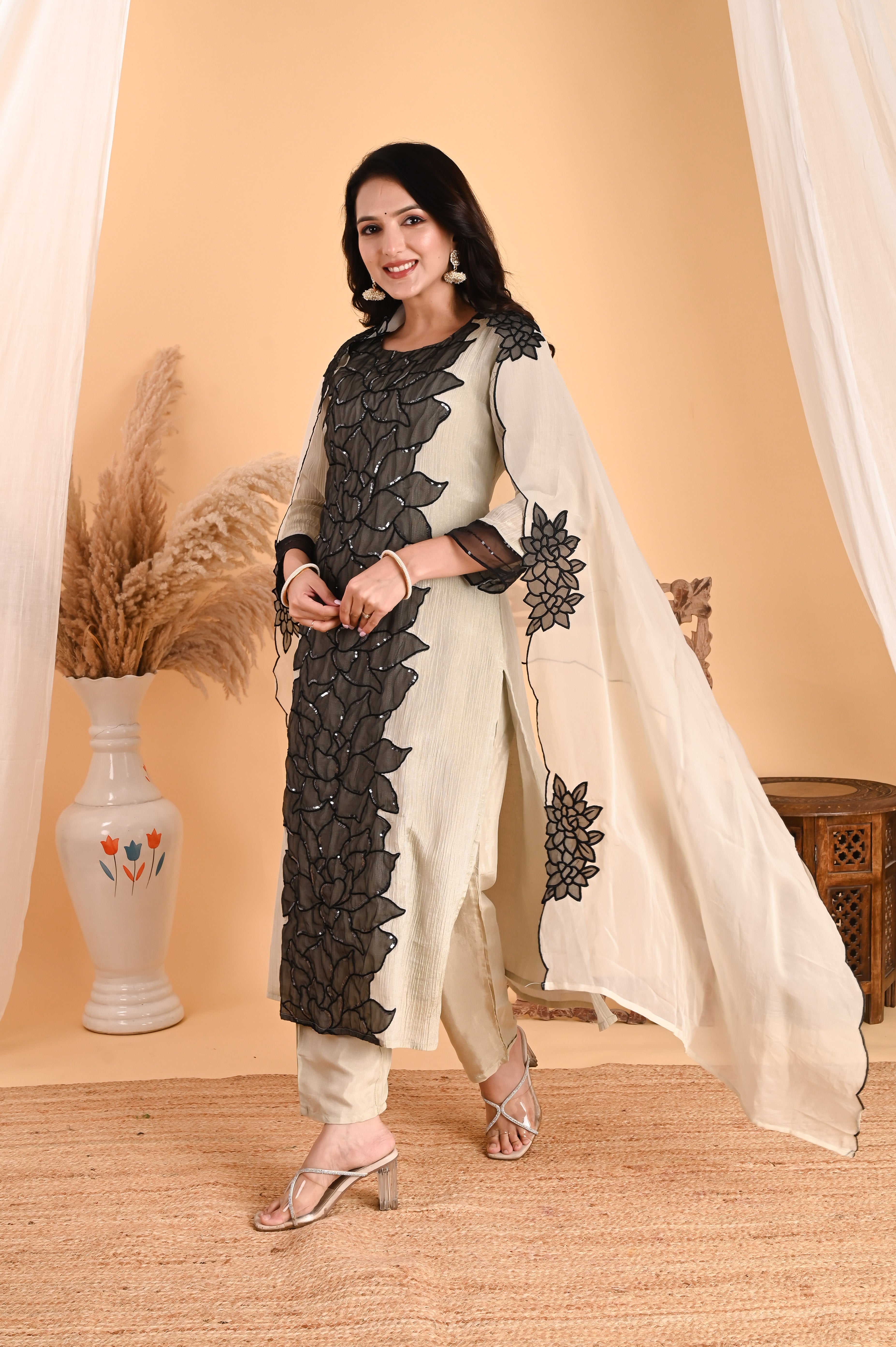 NR-112/ IVORY BEIGE FLORAL PANEL KURTA SET