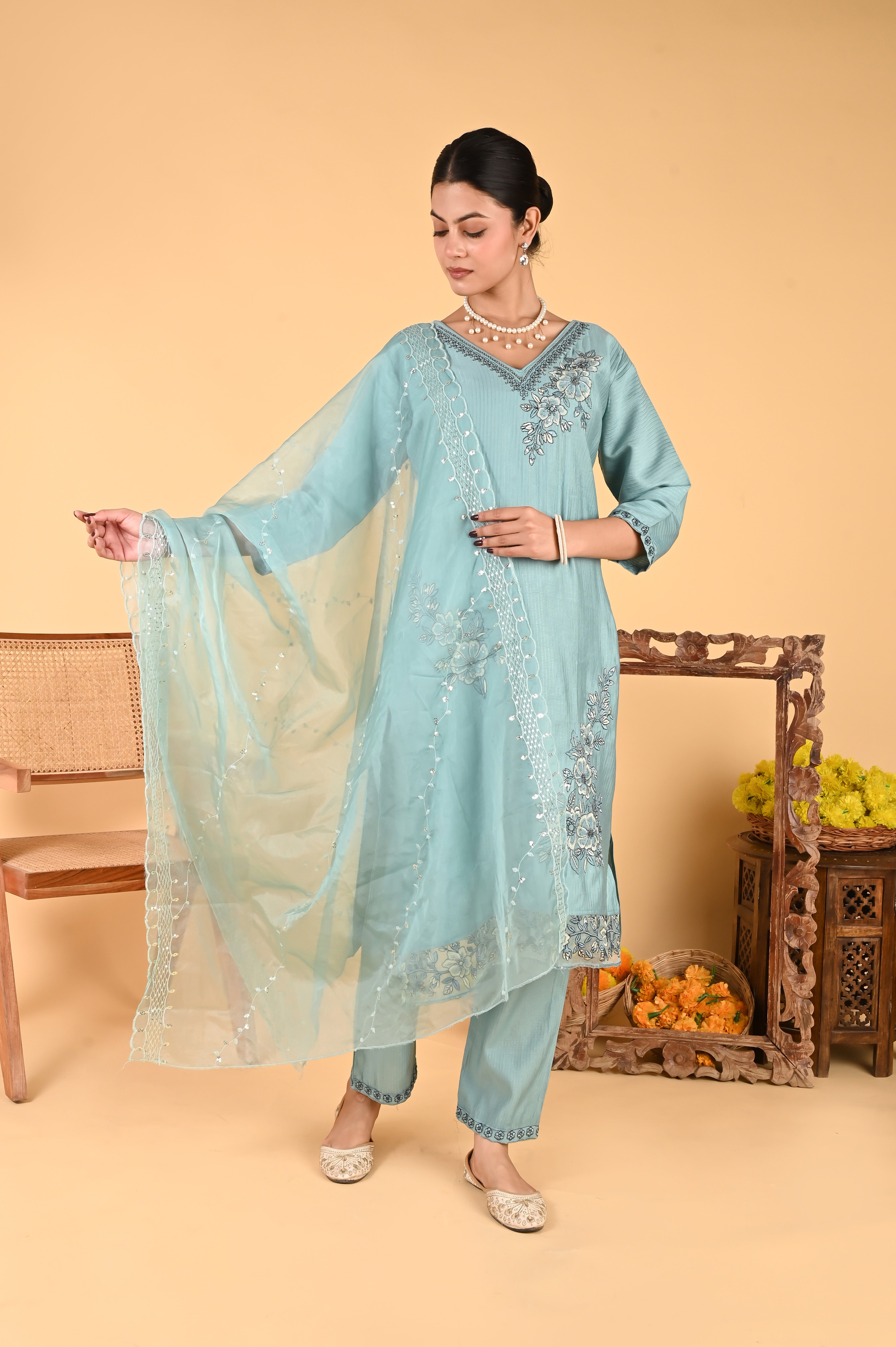 NR-121/ Elegant Floral Embroidered Kurta Set