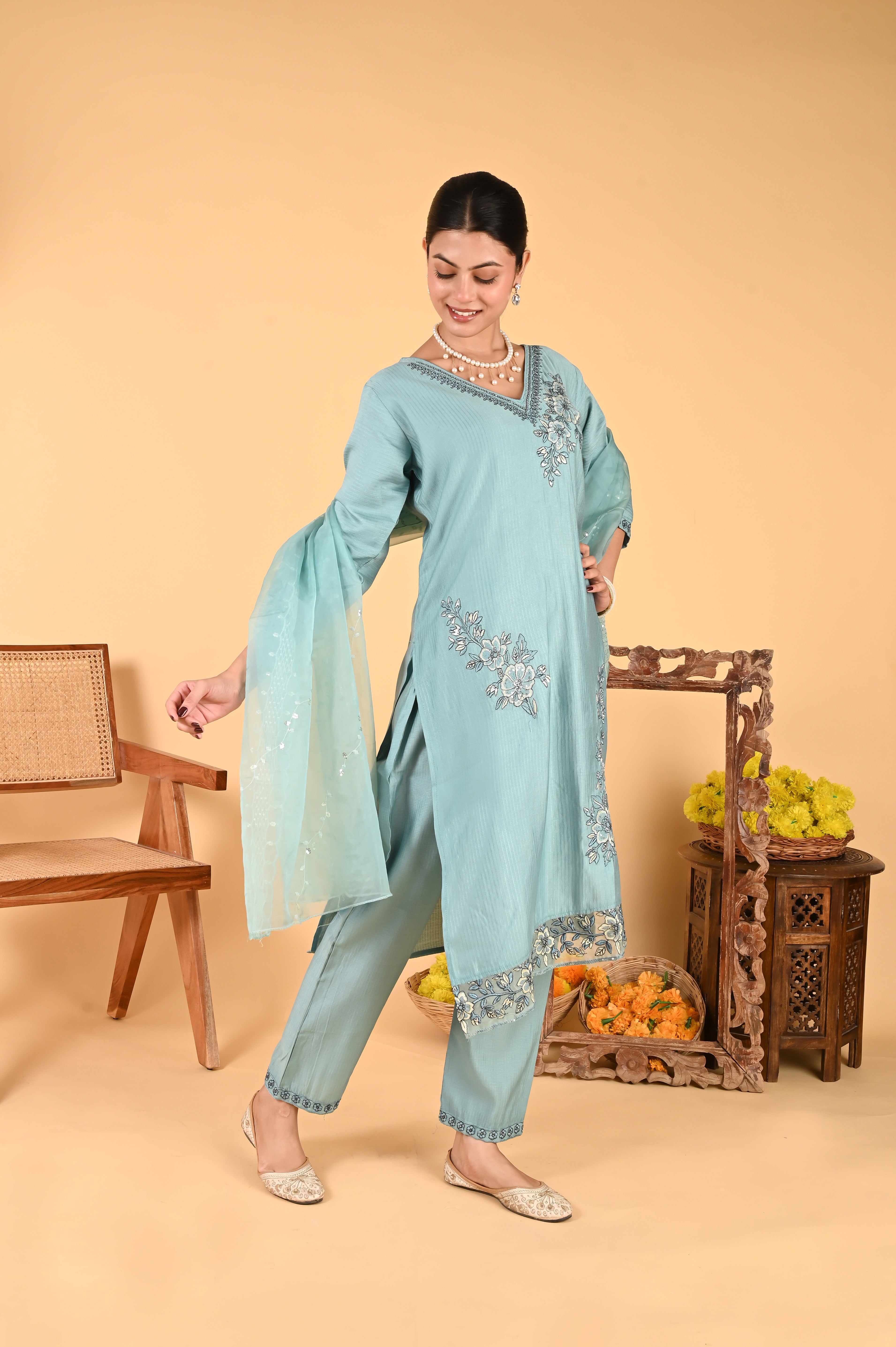 NR-121/ Elegant Floral Embroidered Kurta Set