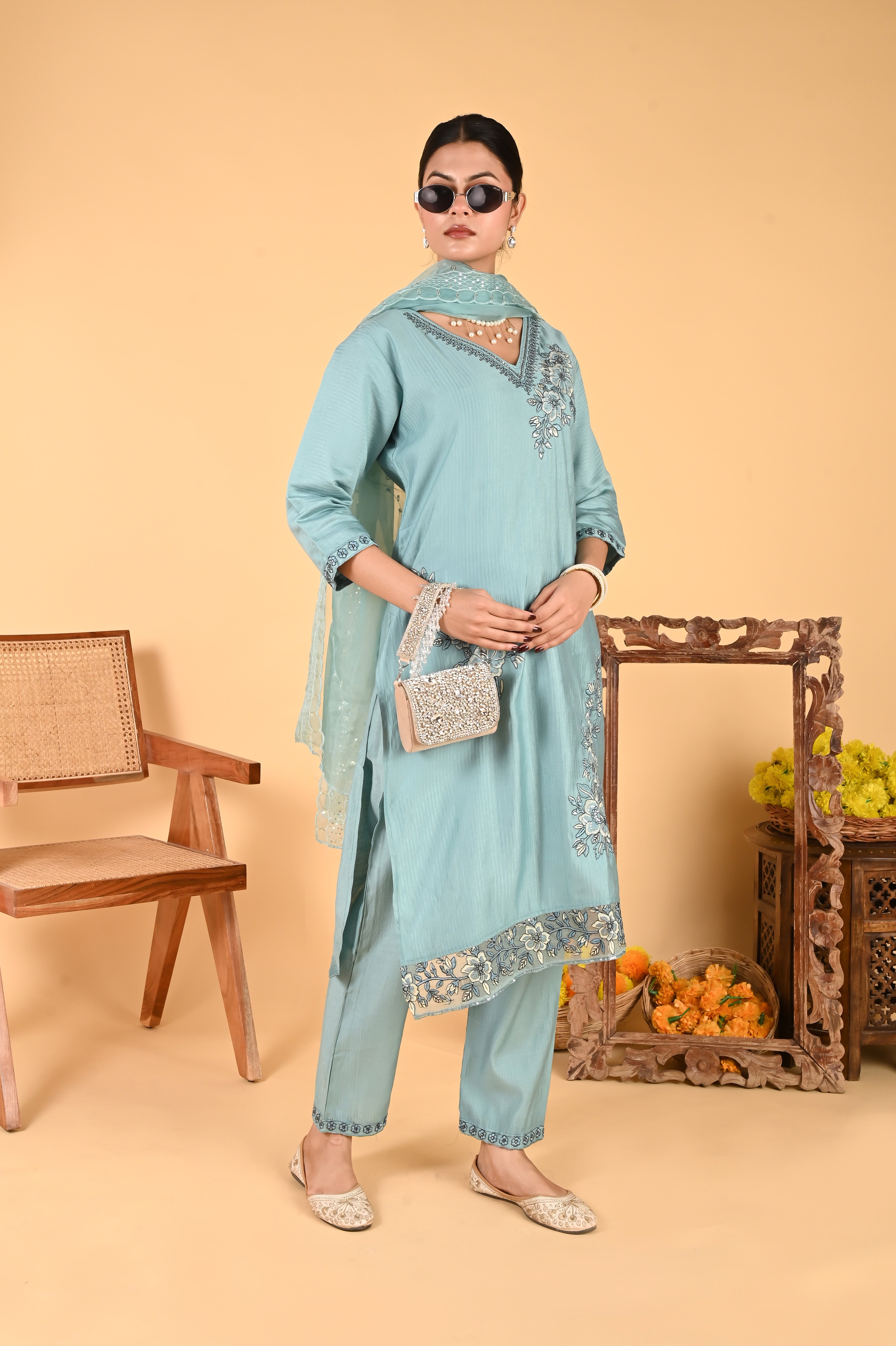 NR-121/ Elegant Floral Embroidered Kurta Set